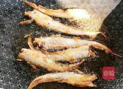 Illustration of how to make fried saury 4