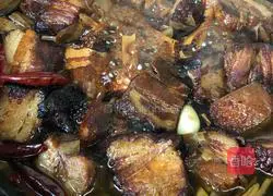 Illustration of how to cook pork with dried bamboo shoots 7