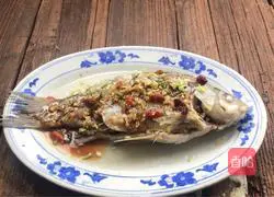 Illustration of how to make steamed crucian carp with wolfberry 8