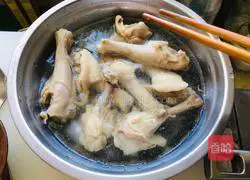 Illustration of braised duck wing roots 3