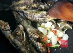 Illustration of braised yellow catfish 7