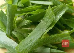 Illustration of how to make innovative cola sauce chicken wings and chicken feet 2