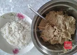 Illustration of making glutinous rice and lotus root meatballs 7