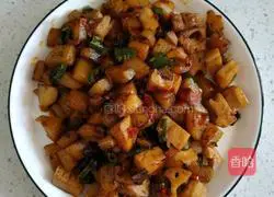 Illustration of how to make spicy potato and lotus root dices 7