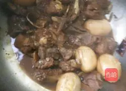 Braised Illustration of how to make pork ribs and braised eggs 10