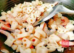 Illustration of how to make fried lotus root with shrimps 8