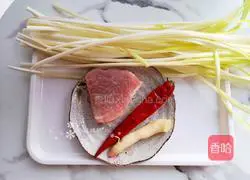 Illustration of how to make fried shredded pork with chives 1