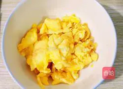 Illustration of how to make fried eggs with leeks 6