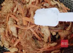 Illustration of how to make fried vermicelli with lean meat 7