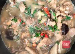 Illustration of how to make mushroom stewed chicken 11