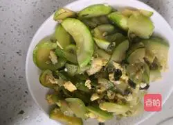 Illustration of how to make zucchini scrambled eggs 6