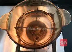 Illustration of how to make fried sausage with garlic sprouts 4