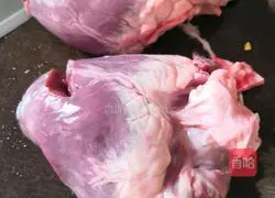 Illustration of how to make spicy and sour pig heart 1