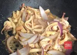 Illustration of how to make fried squid with onions 6