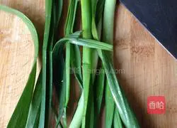 Illustration of making shredded pork with pickled mustard 5