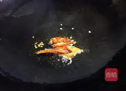 Illustration of how to stir-fry cabbage with fungus and yuba 6