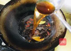 Illustration of braised duck wing roots 7