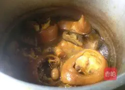 Illustration of Peanut Stewed Pork Trotters 16