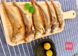 Illustration of how to make dry-fried yellow croaker 9