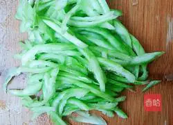 Illustration of how to make stir-fried rat melon and meat 5