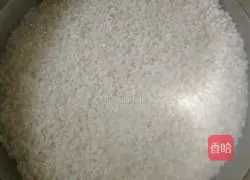 Illustration of how to make steamed pork ribs with glutinous rice in lotus leaves 1