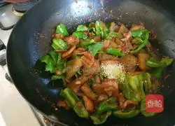 Illustration of how to make the special dish of mung bean on the 15th day of the first lunar month 14