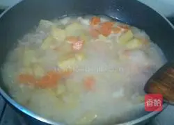 Illustration of how to make curry potato and chicken rice 6