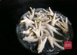 Illustration of how to make vinegar chicken feet 2