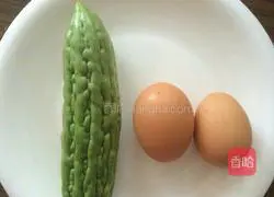 Illustration of how to make bitter melon and scrambled eggs 1