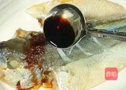 Illustration of how to make steamed yellow croaker 12