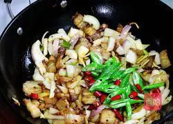 Illustration of how to make Sichuan twice-cooked pork 8