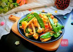 Fried seafood with mushrooms and eggs Illustration of how to make snow peas 1