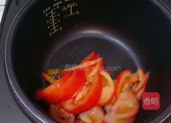 Illustration of how to make a lazy version of pig trotters stewed with soybeans without using a drop of oil or water 6