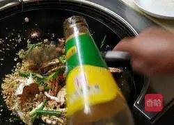 Illustration of how to cook crabs in typhoon shelter 12