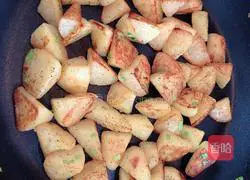 Illustration of how to make pan-fried cumin potatoes 5