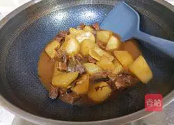 Illustration of braised beef brisket with radish 12