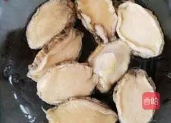 Illustration of how to make steamed abalone with garlic vermicelli 1