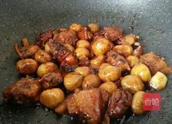 Illustration of how to make chestnut roasted chicken wings 14