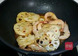 Illustration of how to make double fresh lotus root slices 6