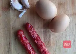 Illustration of how to make sausage and scrambled eggs 1