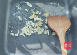 Illustration of braised white-legged shrimp in oil 3