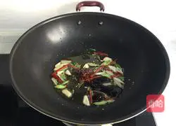 Illustration of how to make spicy fried yellow clams 6