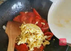 Illustration of how to make scrambled eggs with tomatoes 7