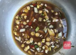 Illustration of how to make yellow croaker with black bean sauce 1