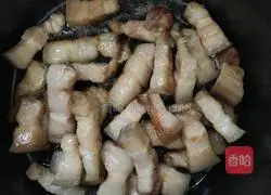 Illustration of how to make braised pork belly with soy sauce 1