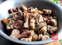 Illustration of 8-hour tomato braised beef brisket 4