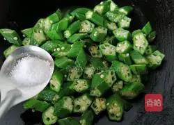 Illustration of how to make fried shrimps with okra 7 