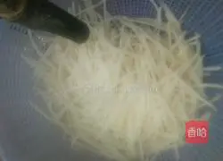 Illustration of how to make spicy and spicy potato shreds 3