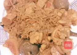 Illustration of how to stir-fry instant noodles with meatballs 9