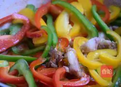 Illustration of how to make fried meat with colored pepper 5